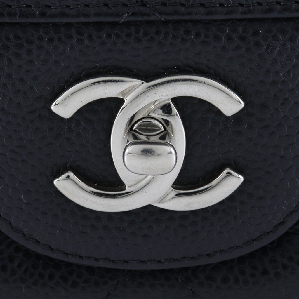 Chanel Black Caviar Leather Shoulder Bag (Pre-Owned)