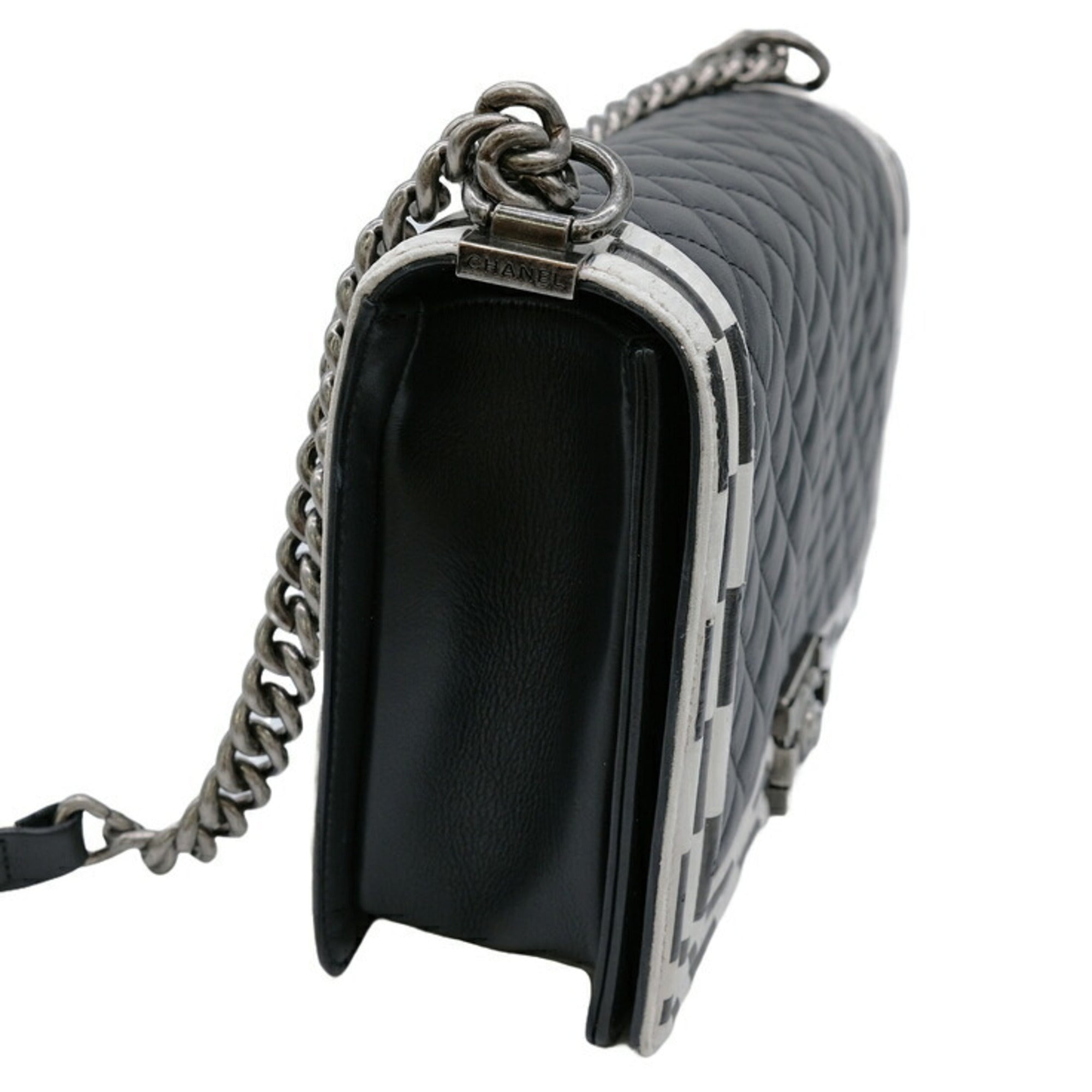 Chanel Boy Chanel Black White Leather Shoulder Bag (Pre-Owned)