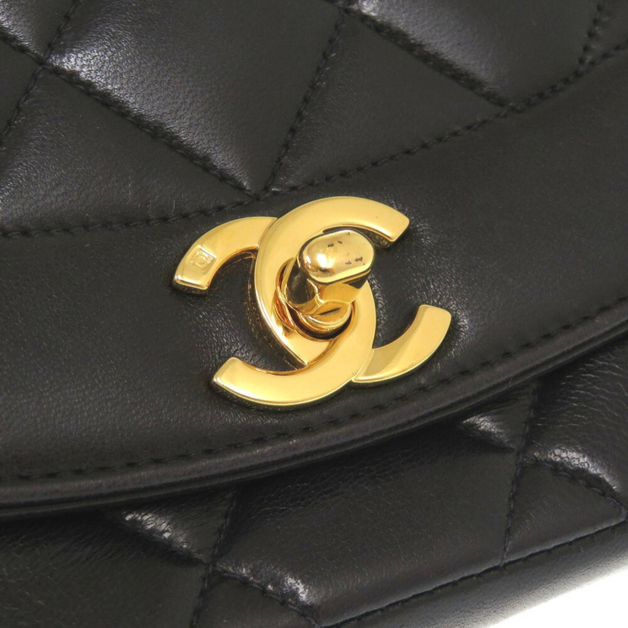 Chanel Black Leather Shoulder Bag (Pre-Owned)