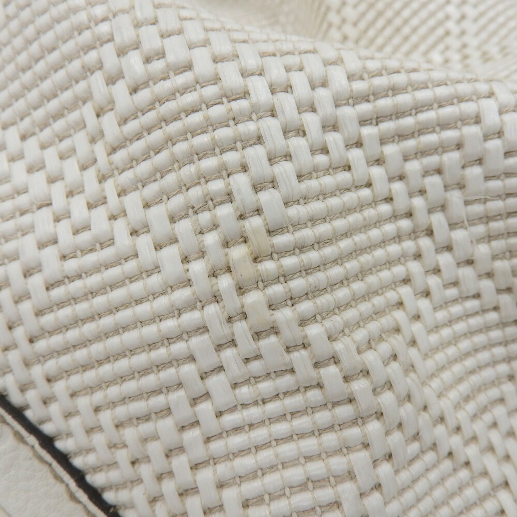 Gucci White Leather Handbag (Pre-Owned)