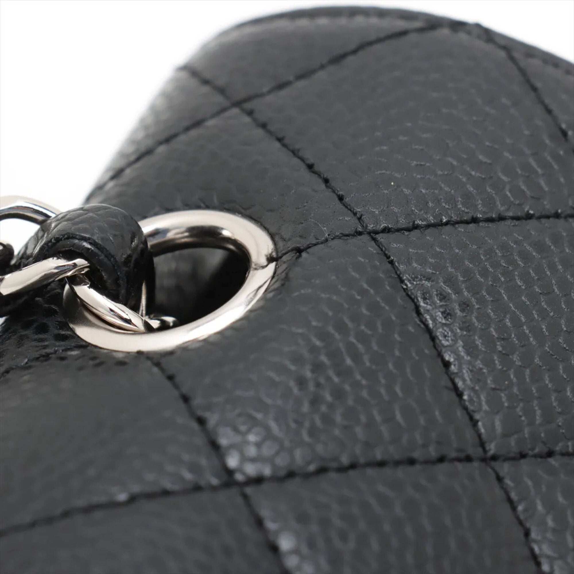 Chanel Matelasse Black Leather Shoulder Bag (Pre-Owned)