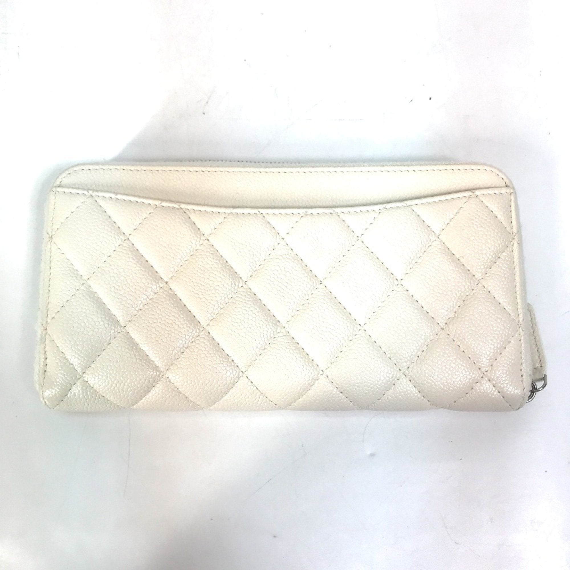 Chanel White Leather Long Wallet (Bi-Fold) (Pre-Owned)