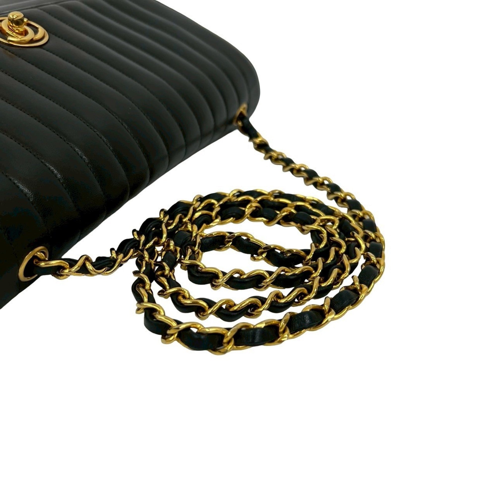 Chanel Black Leather Shoulder Bag (Pre-Owned)