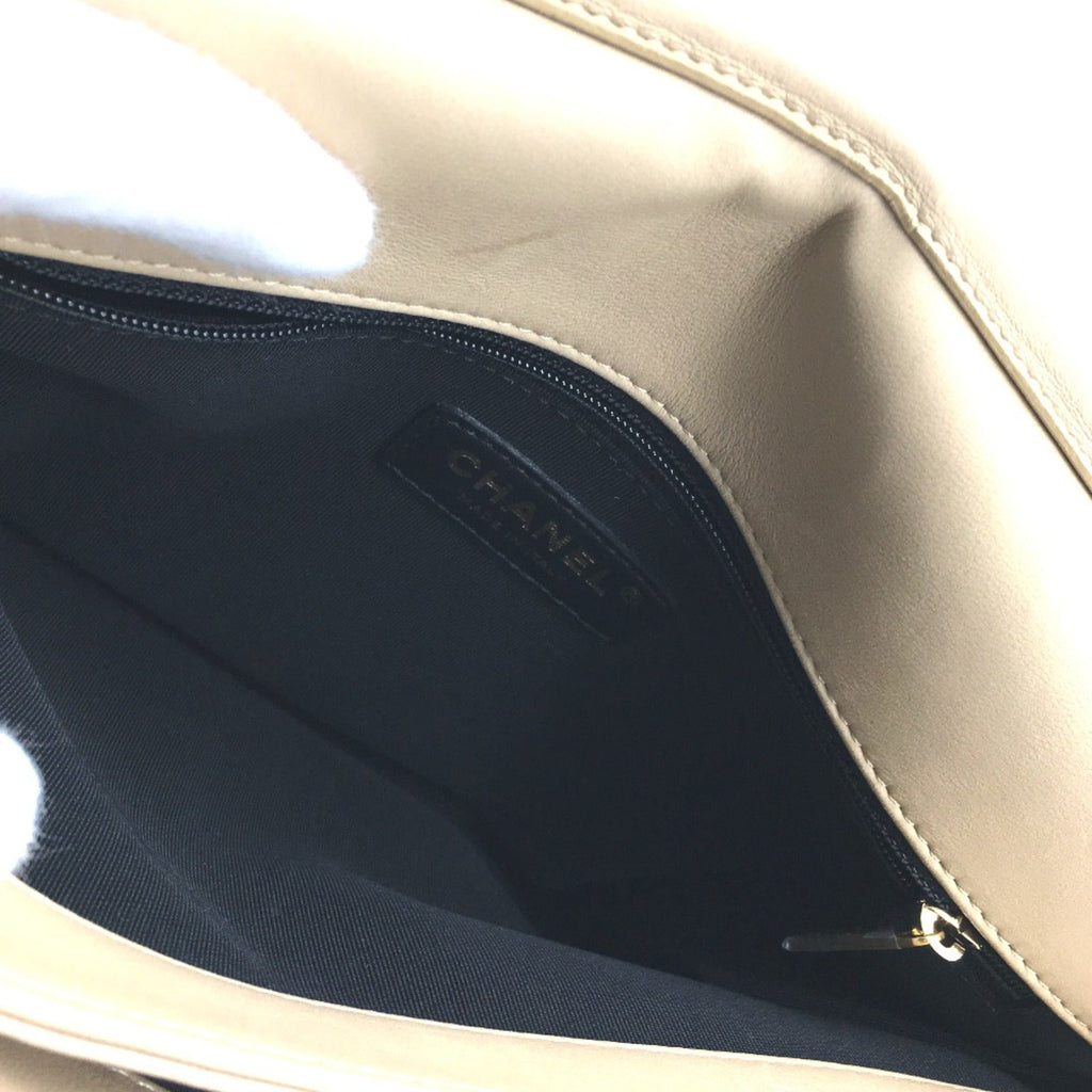 Chanel Beige Leather Shoulder Bag (Pre-Owned)
