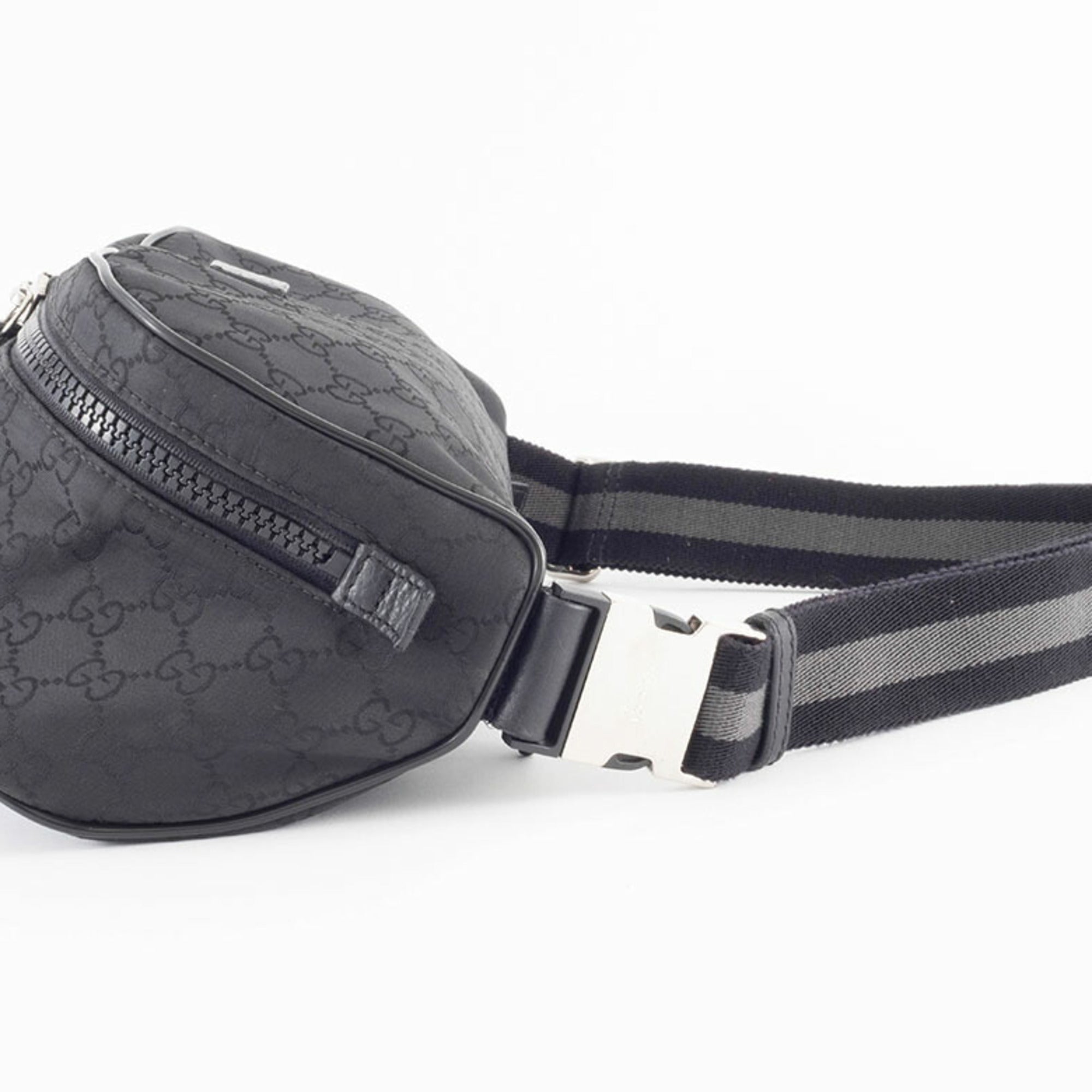 Gucci Black Nylon Pochette Shoulder Bag Sling Bag (Pre-Owned)