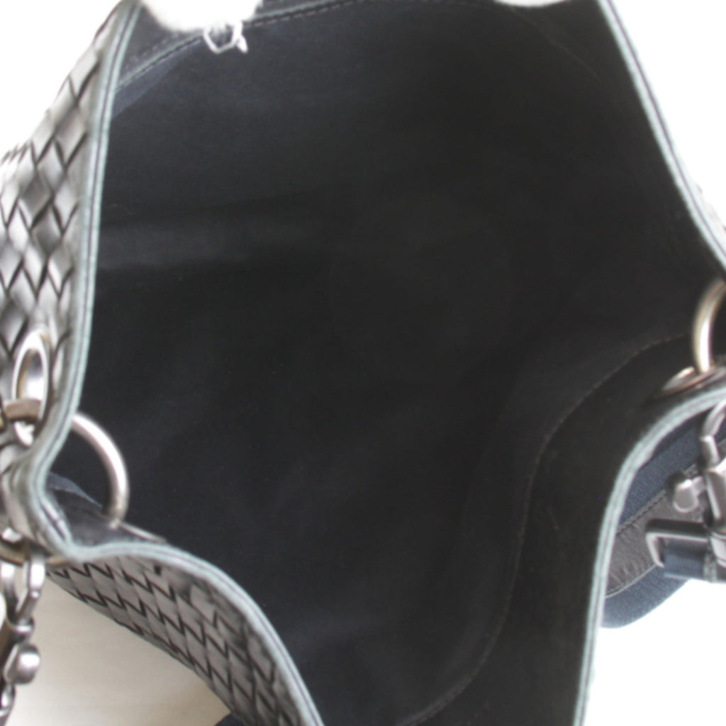 Bottega Veneta Black Leather Shoulder Bag (Pre-Owned)