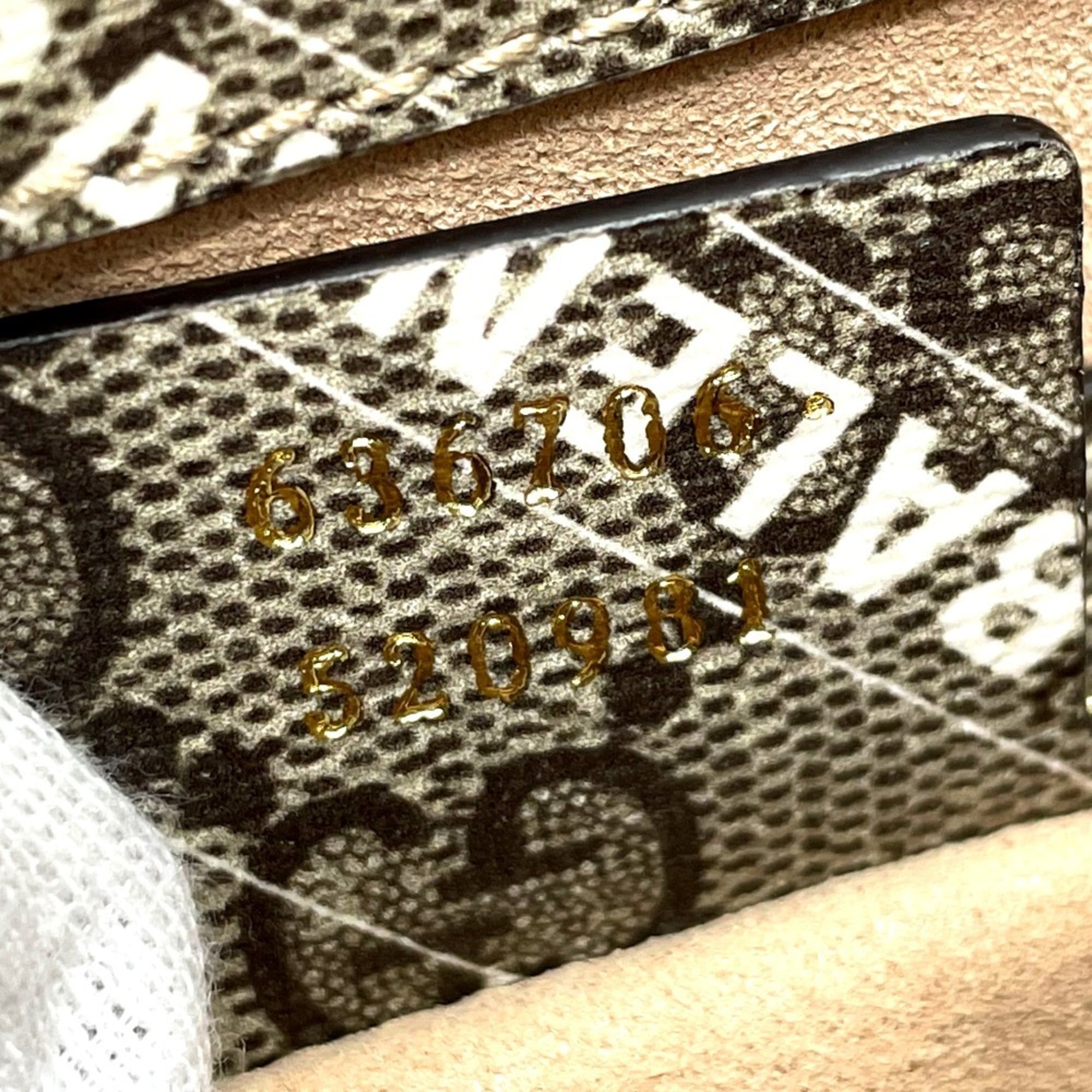Gucci Beige Gg Supreme Handbag (Pre-Owned)