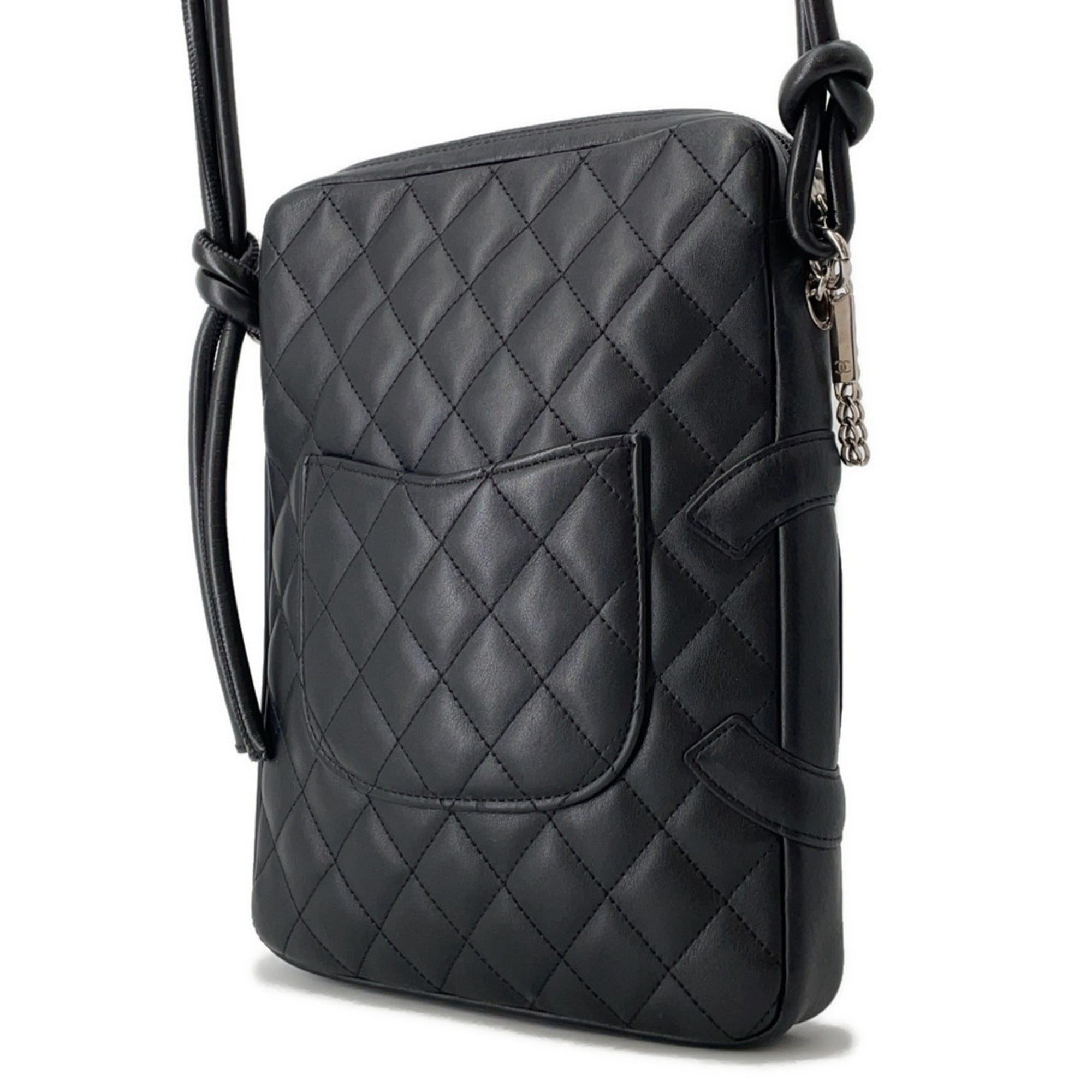 Chanel Black Leather Shoulder Bag (Pre-Owned)