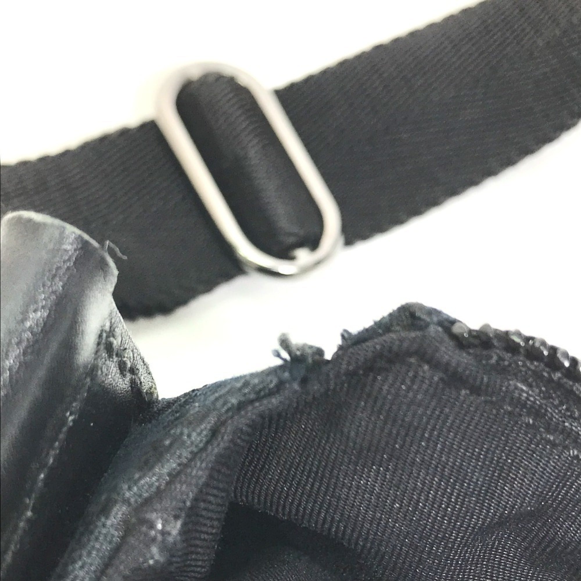 Gucci Black Gg Canvas Shoulder Bag (Pre-Owned)