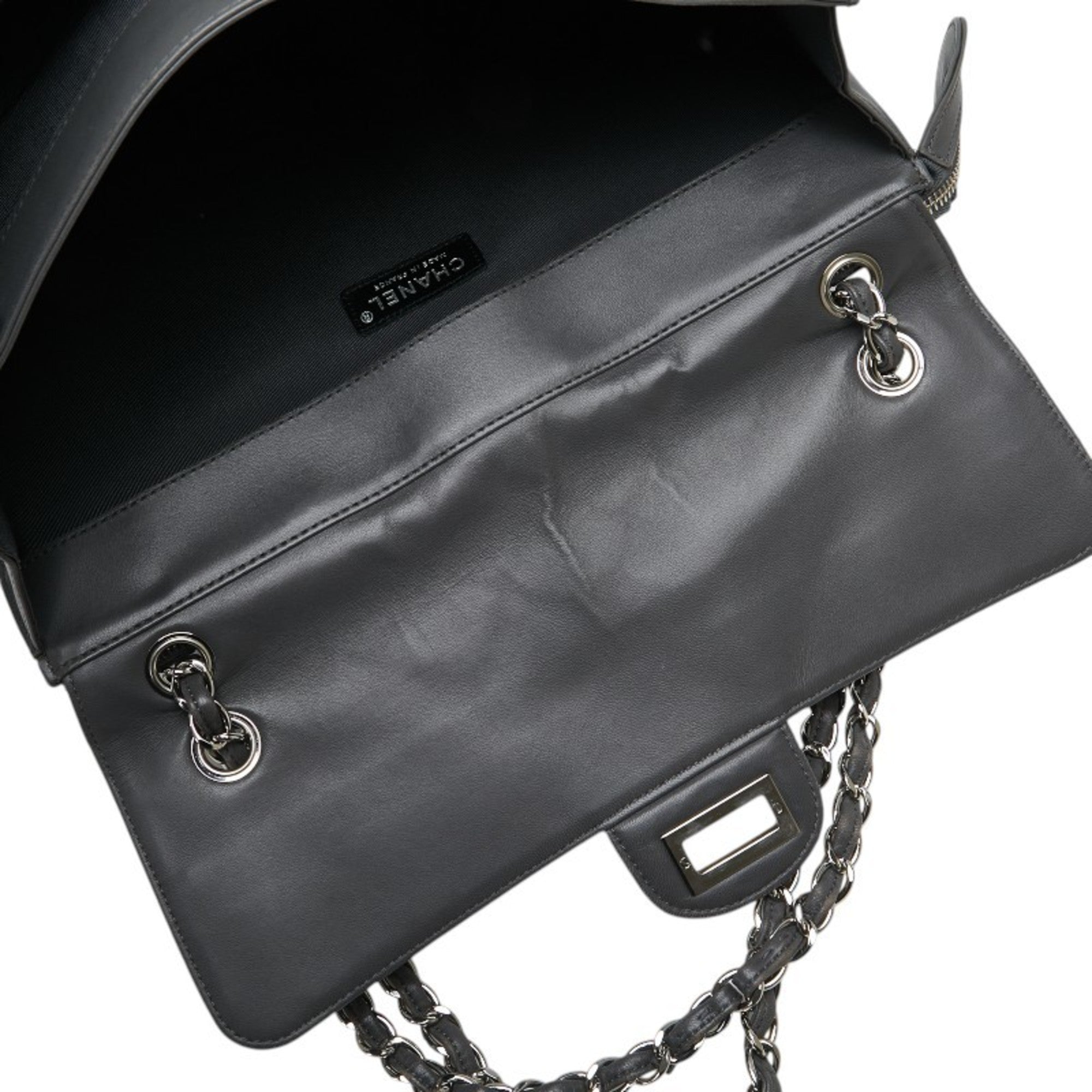 Chanel Gray Leather Shoulder Bag (Pre-Owned)