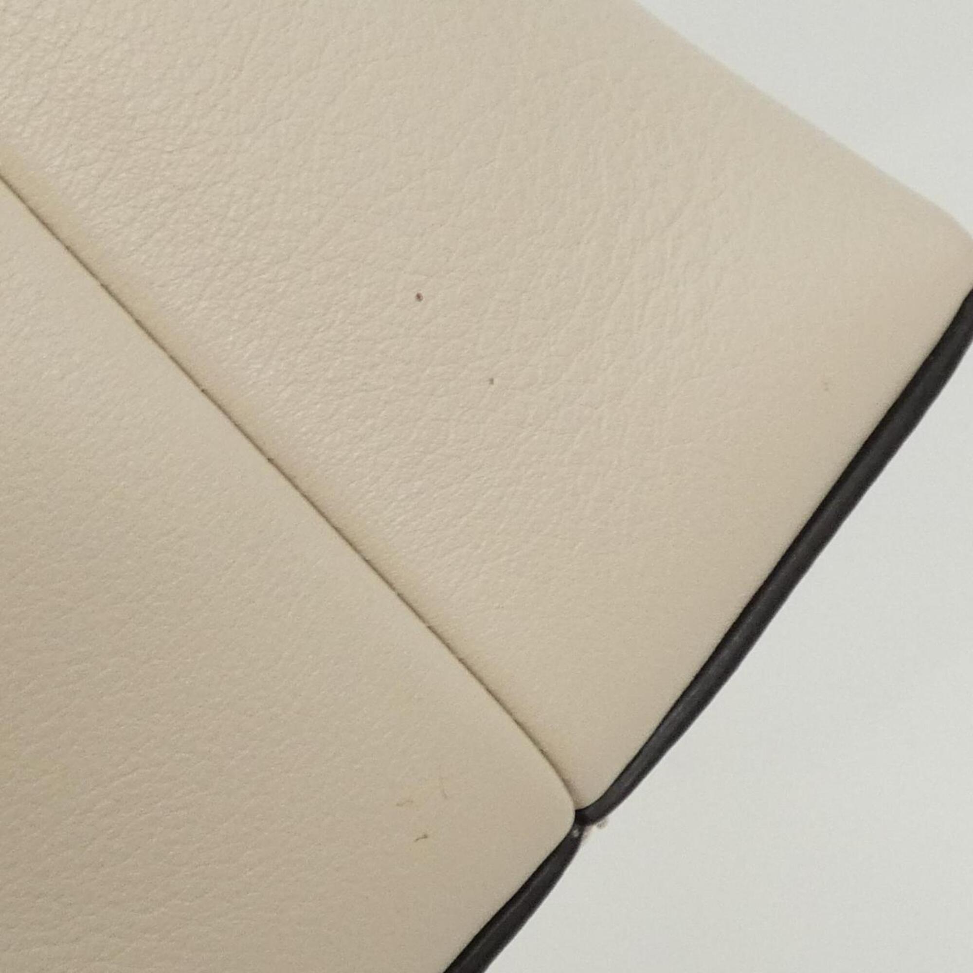 Fendi Beige Leather Handbag (Pre-Owned)