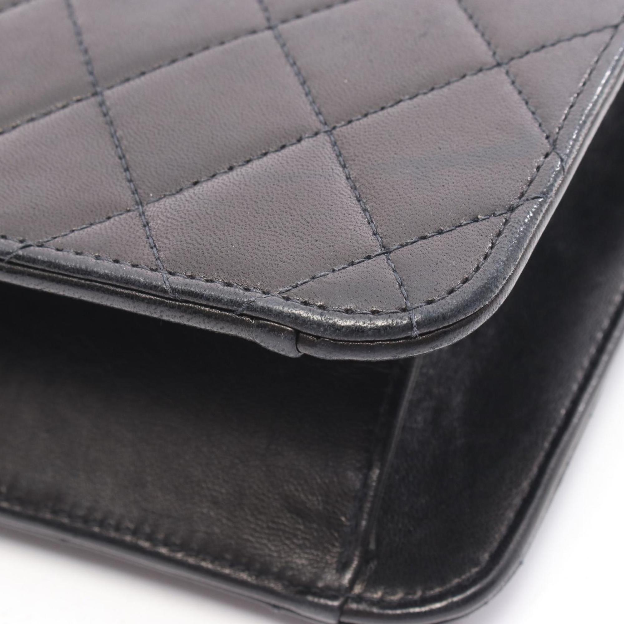 Chanel Black Leather Shoulder Bag (Pre-Owned)