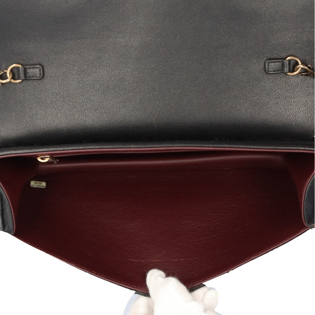 Chanel Black Leather Shoulder Bag (Pre-Owned)