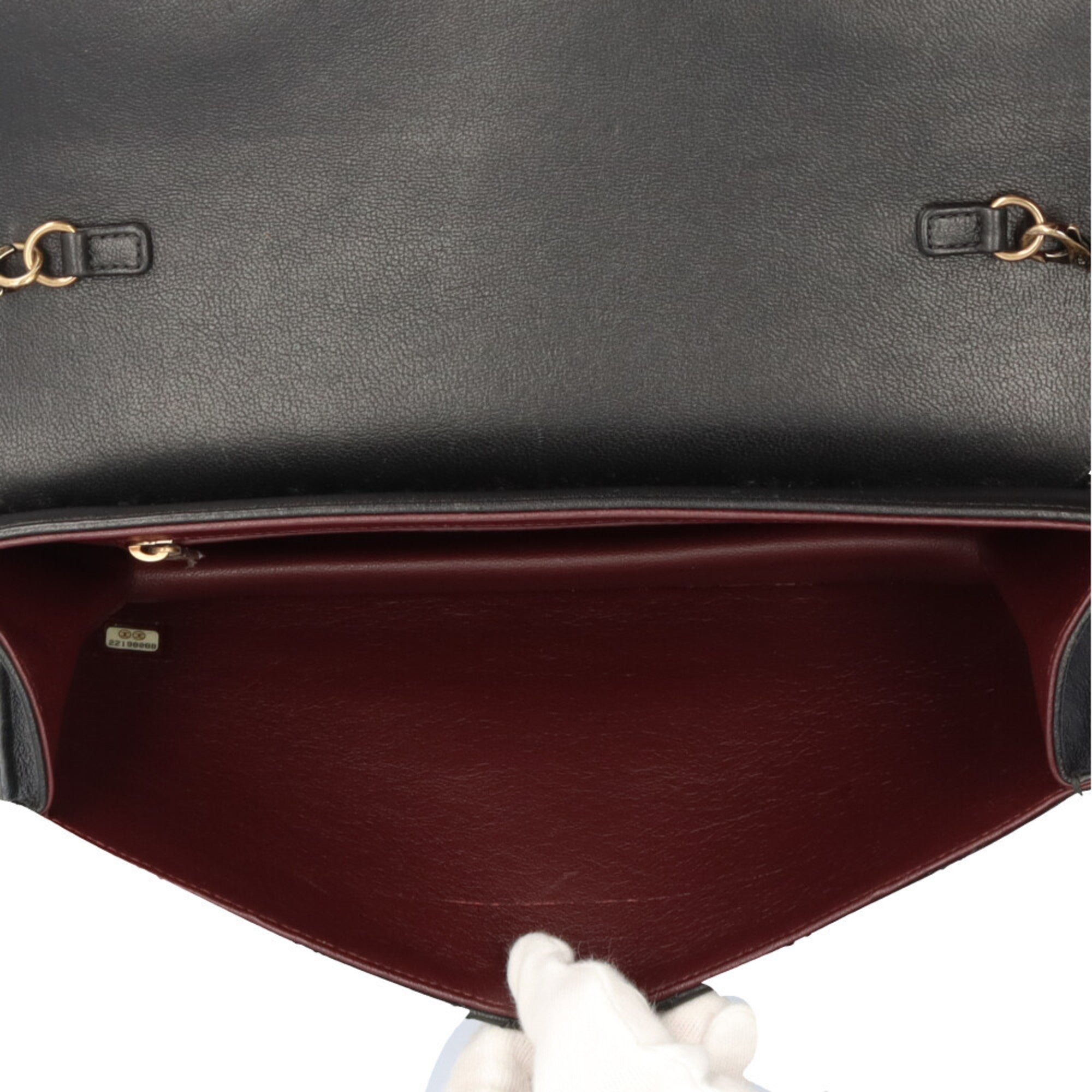 Chanel Black Leather Shoulder Bag (Pre-Owned)