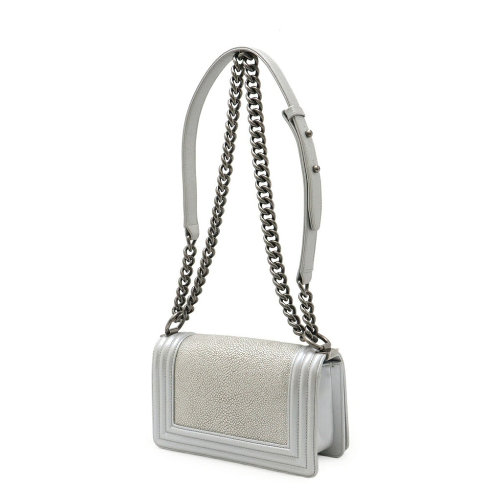 Chanel Boy Chanel Metallic Silver Leather Pochette Shoulder Bag (Pre-Owned)