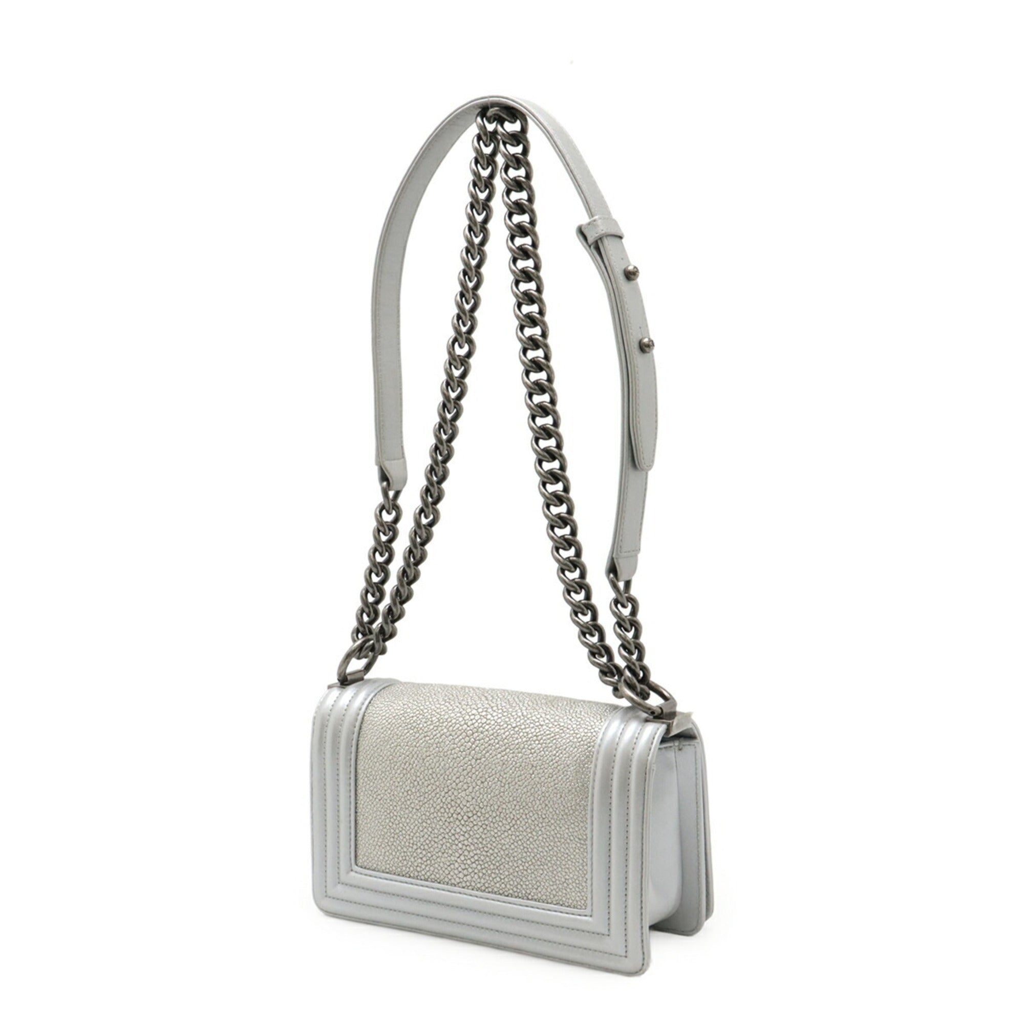 Chanel Boy Chanel Metallic Silver Leather Pochette Shoulder Bag (Pre-Owned)