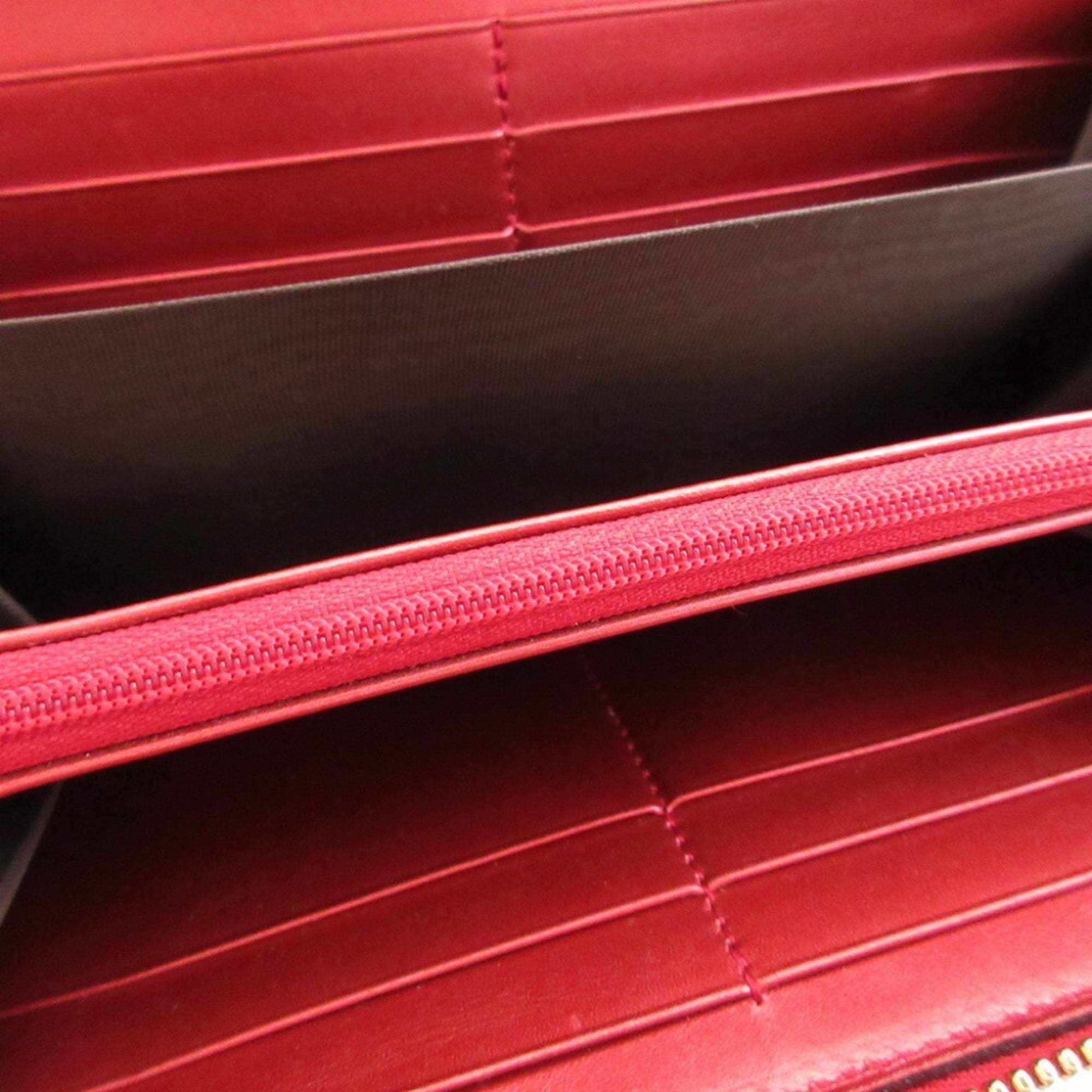 Gucci Red Color Leather Long Wallet (Bi-Fold) (Pre-Owned)