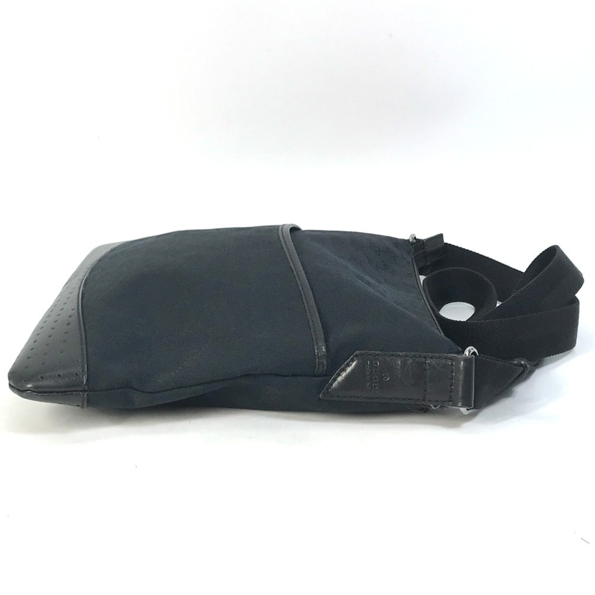 Gucci Black Gg Canvas Shoulder Bag (Pre-Owned)