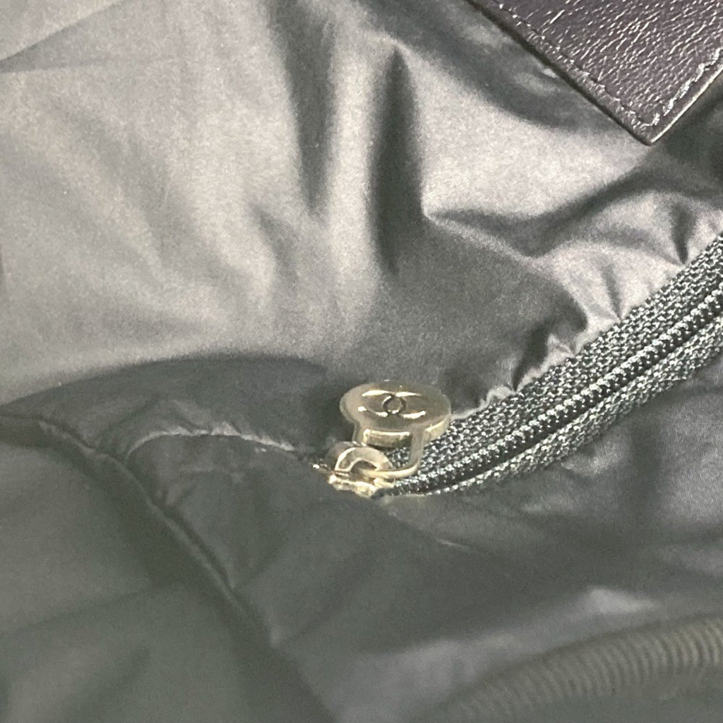 Chanel White Nylon Shoulder Bag (Pre-Owned)