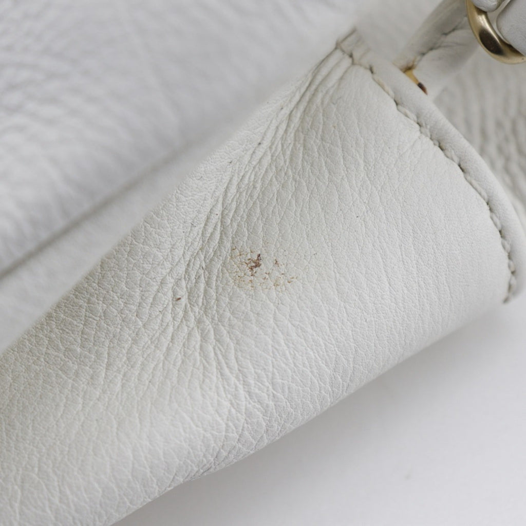 Chanel White Leather Shoulder Bag (Pre-Owned)