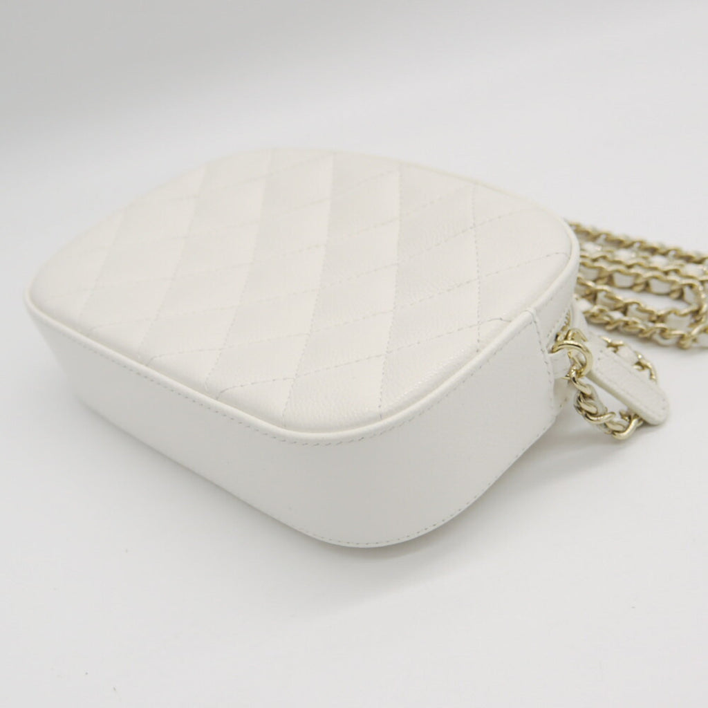 Chanel White Grained Calfskin Shoulder Bag (Pre-Owned)