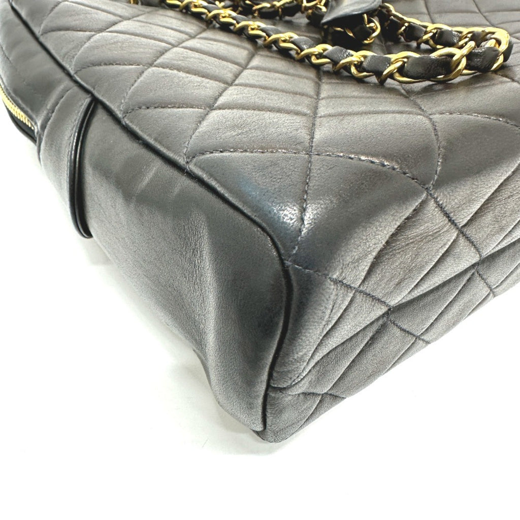 Chanel Black Leather Shoulder Bag (Pre-Owned)