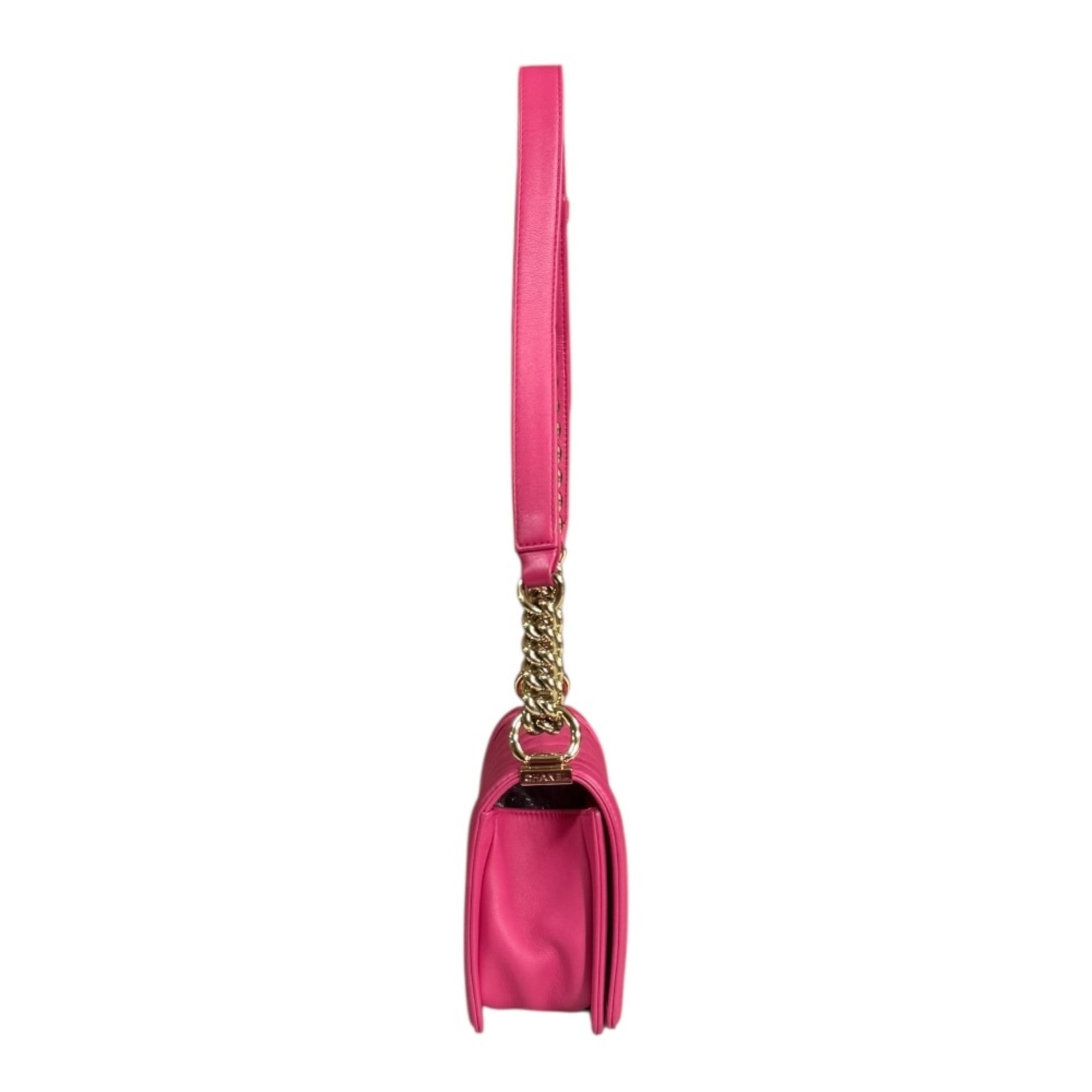 Chanel Pink Leather Shoulder Bag (Pre-Owned)