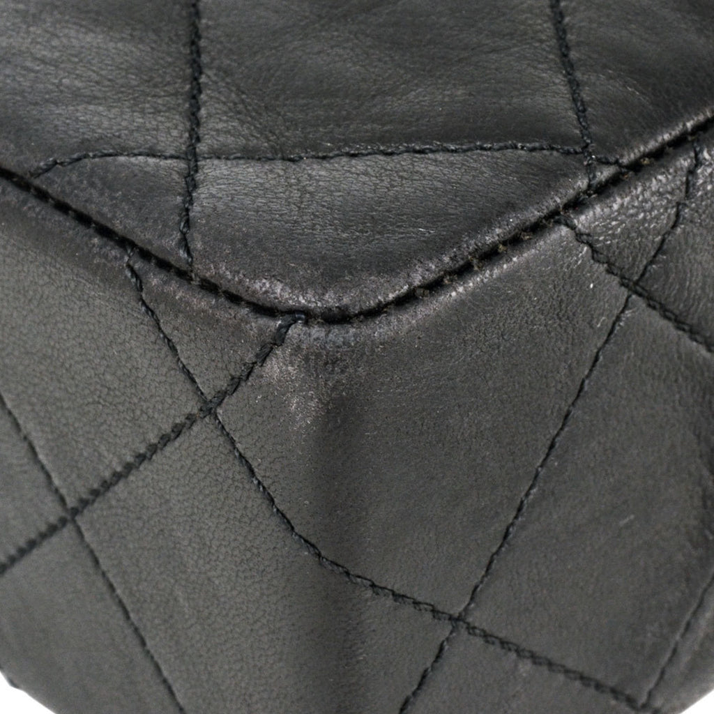Chanel Black Leather Shoulder Bag (Pre-Owned)