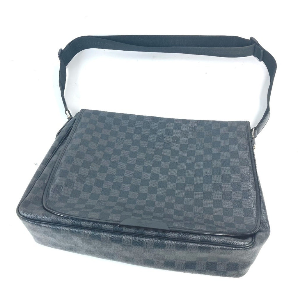 Louis Vuitton Black Damier Graphite Messenger Bag Shoulder Bag (Pre-Owned)