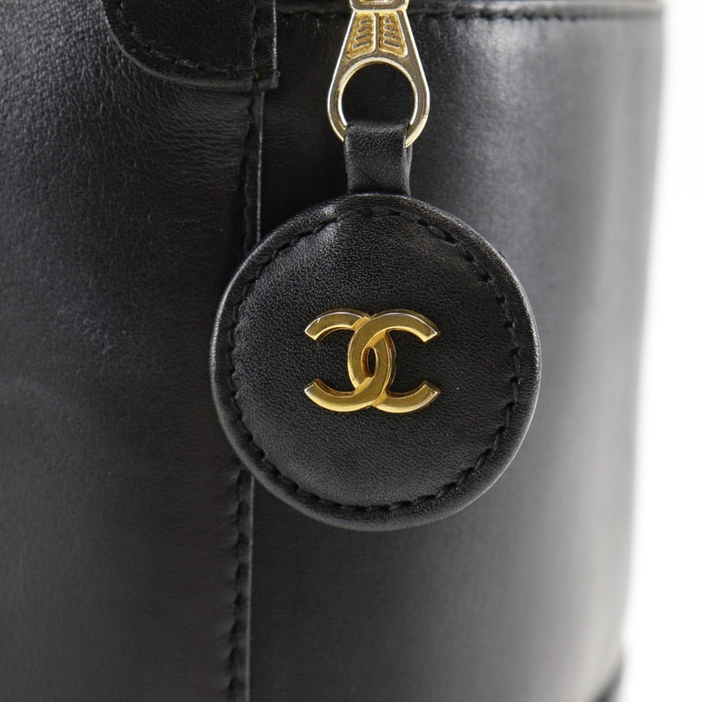 Chanel Black Leather Handbag Pouch (Pre-Owned)