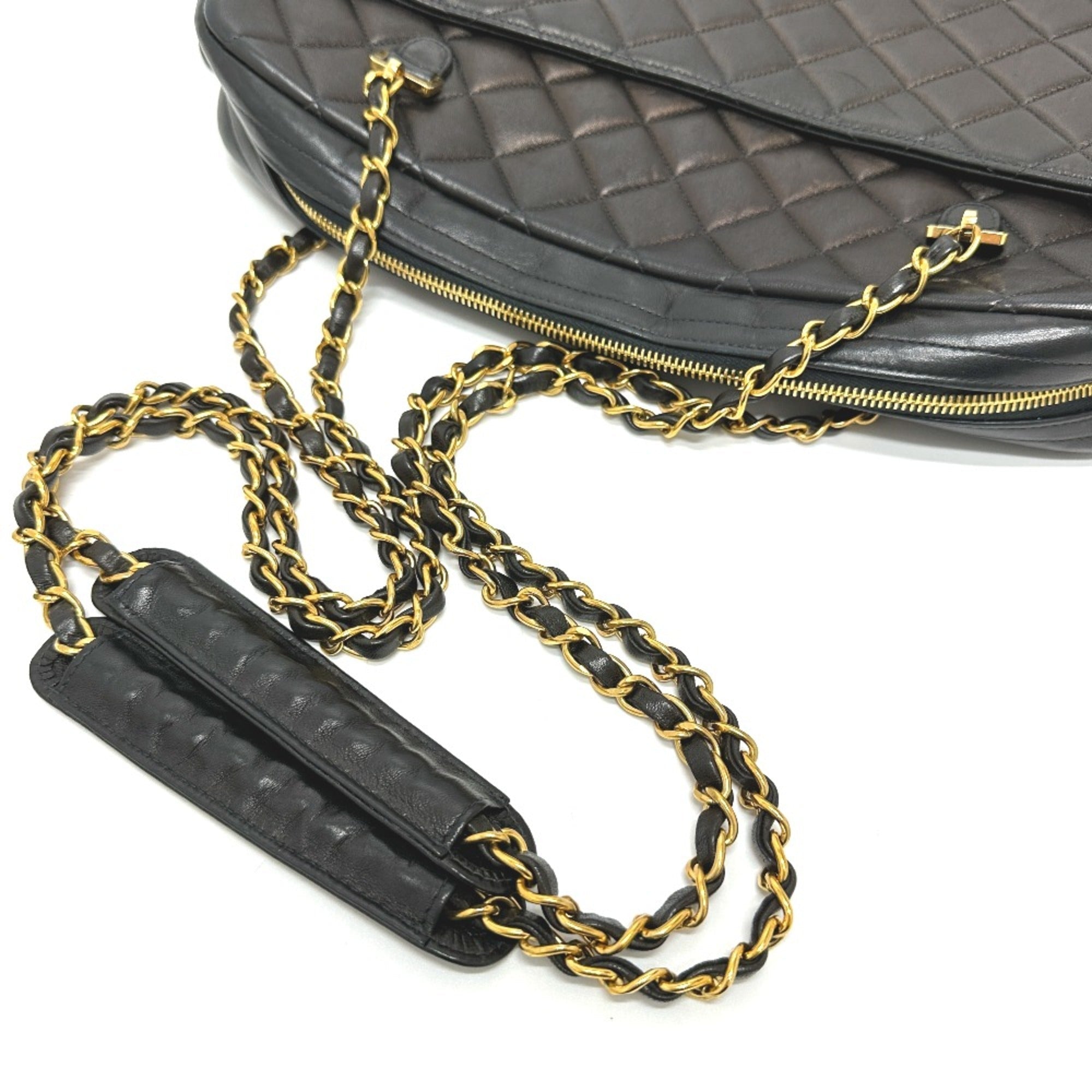Chanel Black Leather Shoulder Bag (Pre-Owned)
