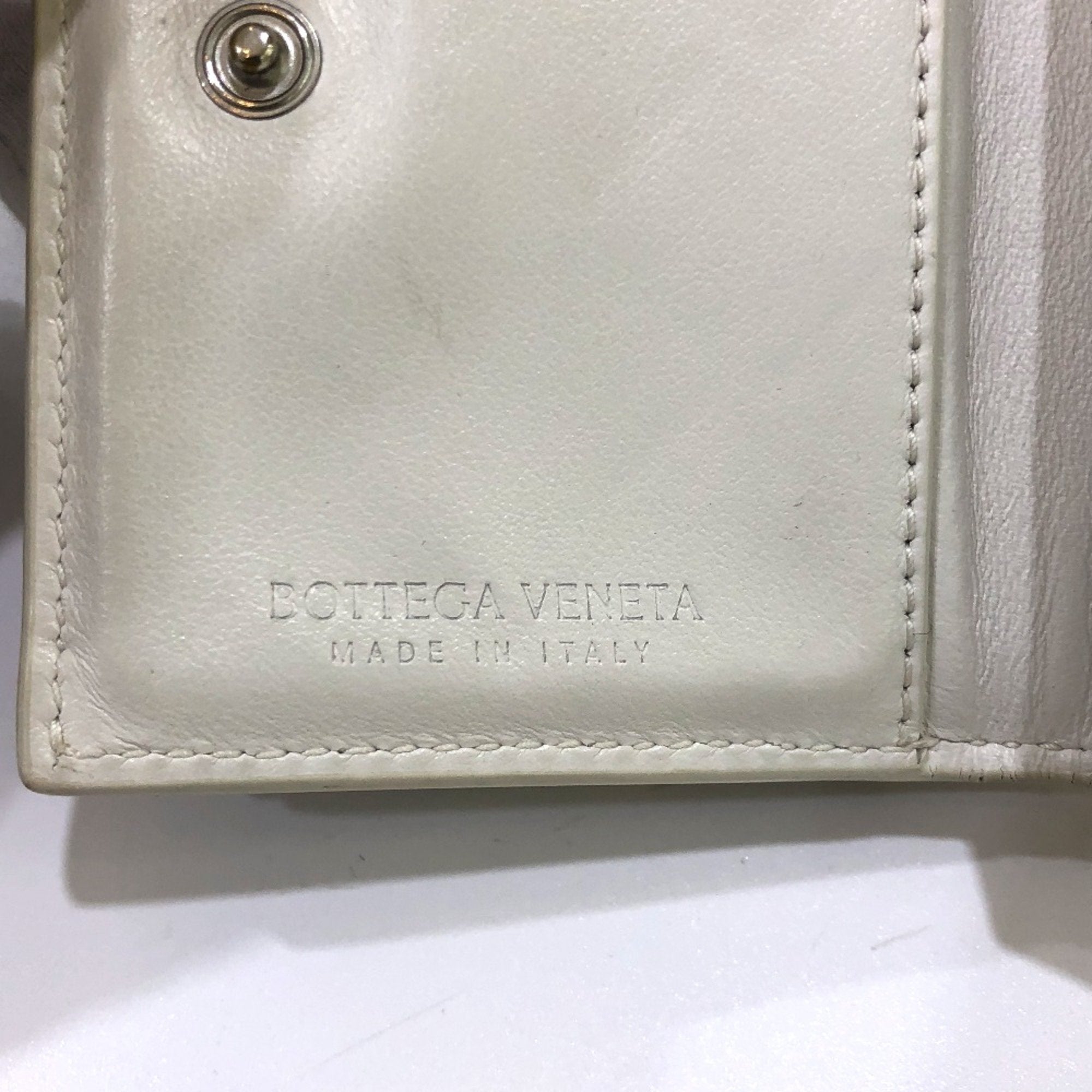 Bottega Veneta White Leather Wallet (Tri-Fold) (Pre-Owned)