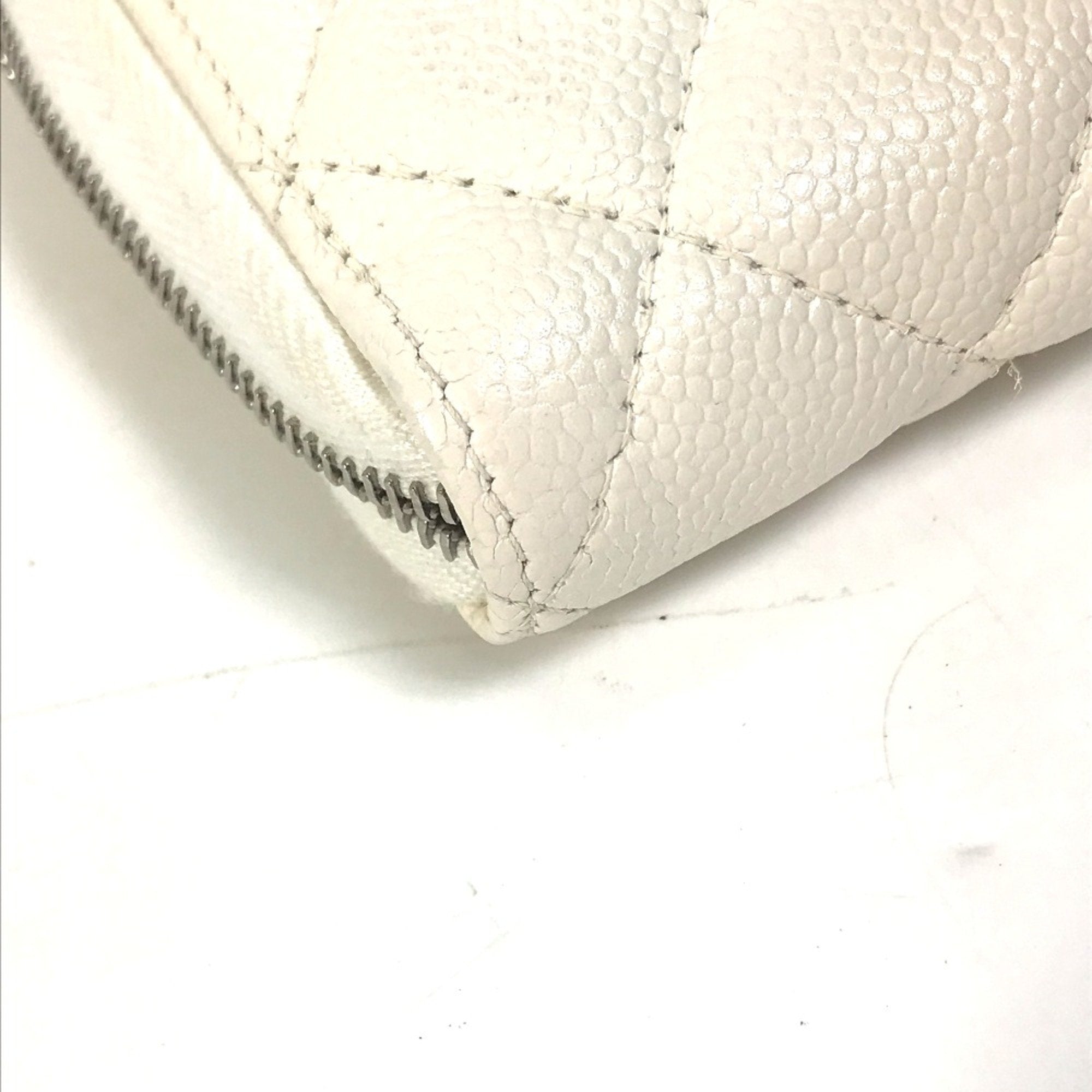 Chanel White Leather Long Wallet (Bi-Fold) (Pre-Owned)