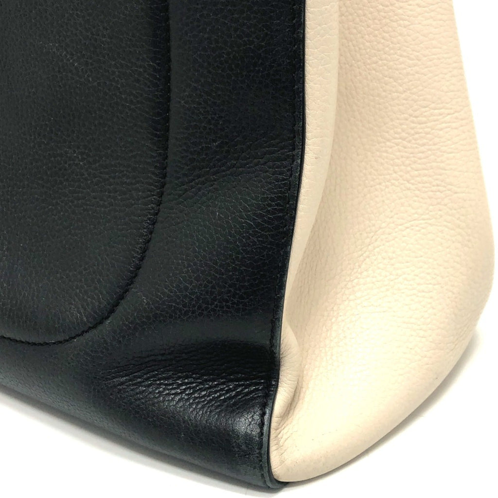 Chanel Black Leather Shoulder Bag (Pre-Owned)