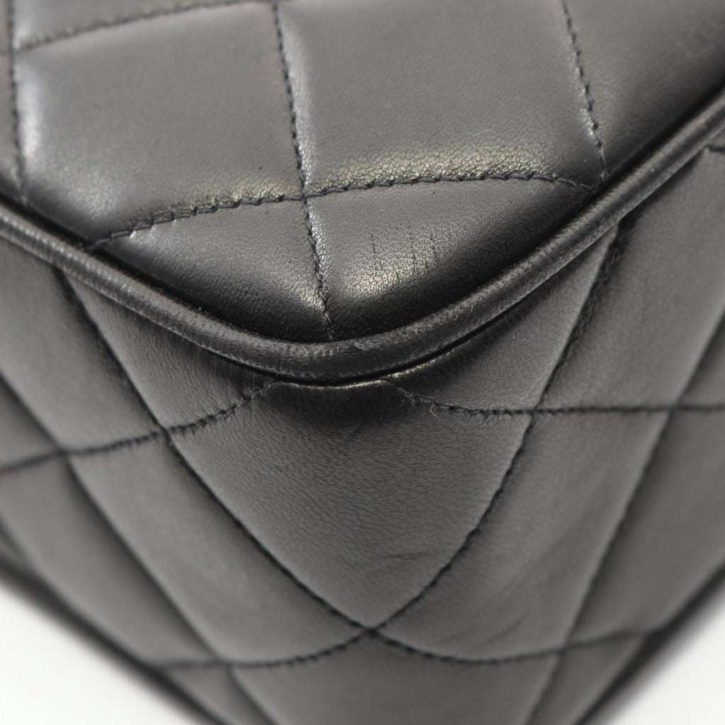 Chanel Black Leather Shoulder Bag (Pre-Owned)