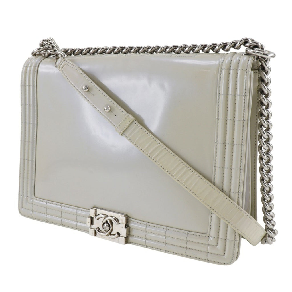 Chanel White Leather Shoulder Bag (Pre-Owned)