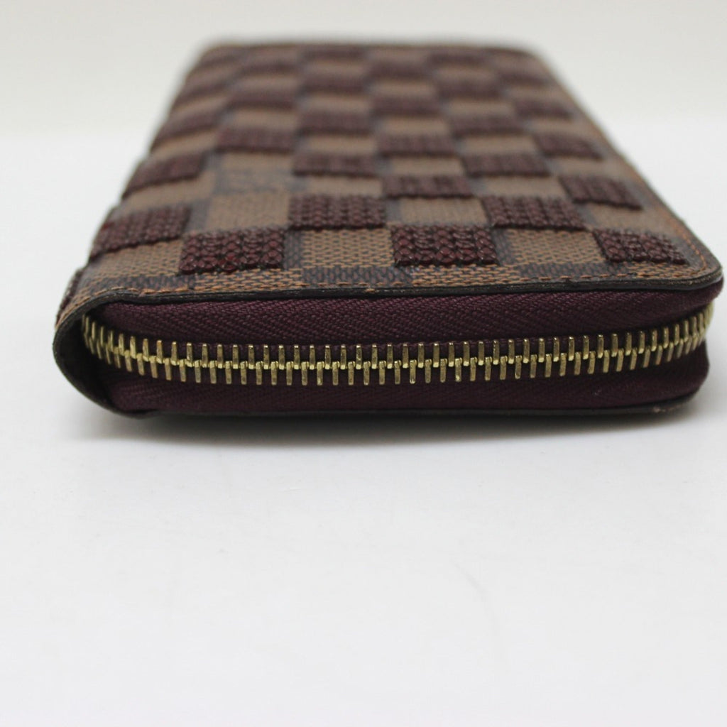 Louis Vuitton Brown Other Long Wallet (Bi-Fold) (Pre-Owned)