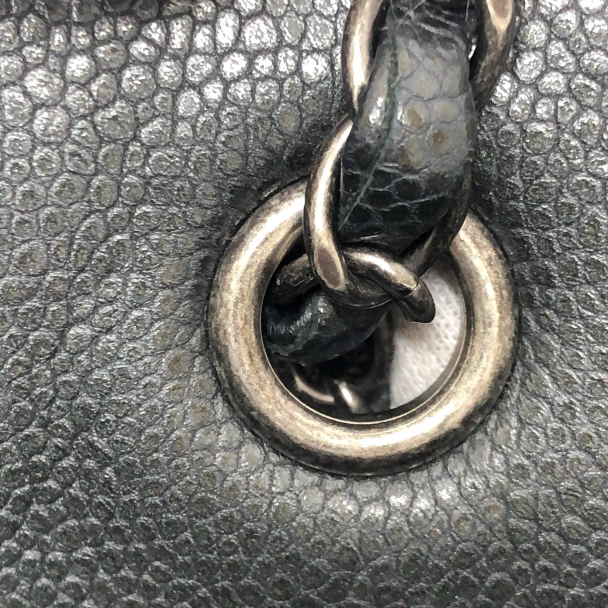 Chanel Black Leather Shoulder Bag (Pre-Owned)
