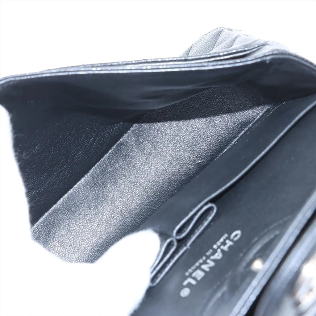 Chanel Matelasse Black Leather Shoulder Bag (Pre-Owned)