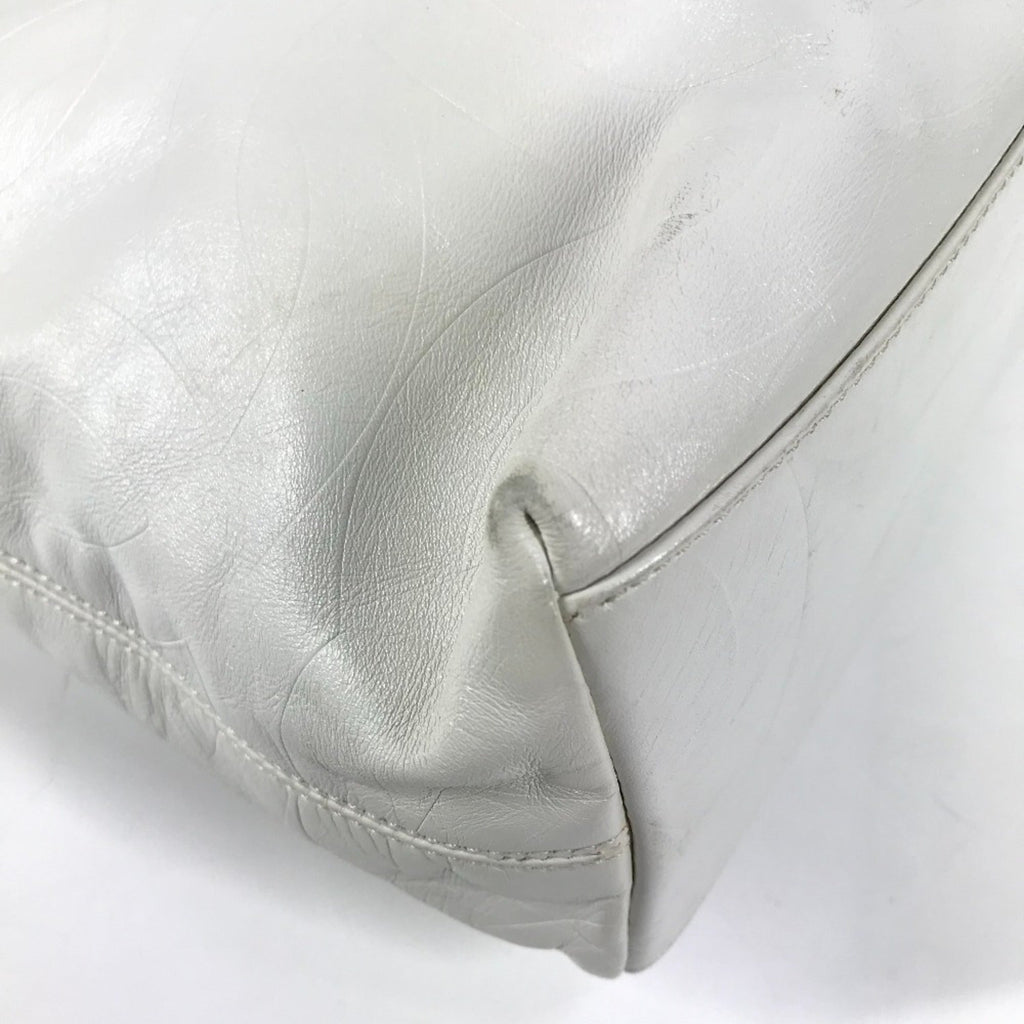 Chanel White Leather Shoulder Bag Tote Bag (Pre-Owned)