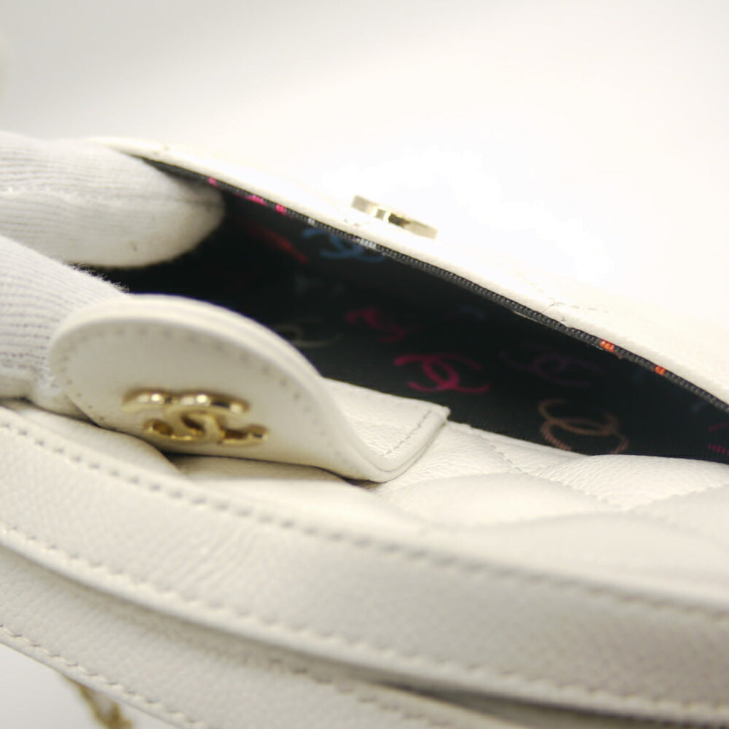 Chanel White Grained Calfskin Shoulder Bag (Pre-Owned)