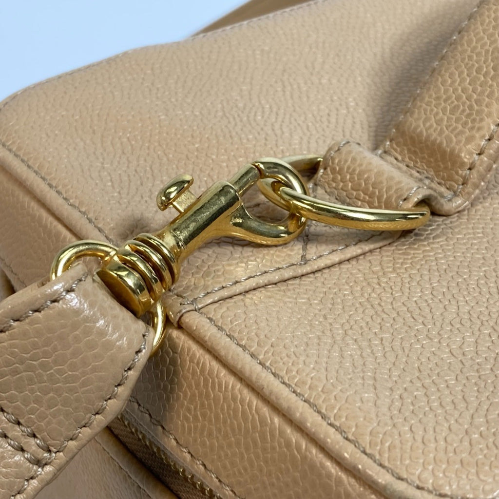 Chanel Beige Leather Shoulder Bag (Pre-Owned)