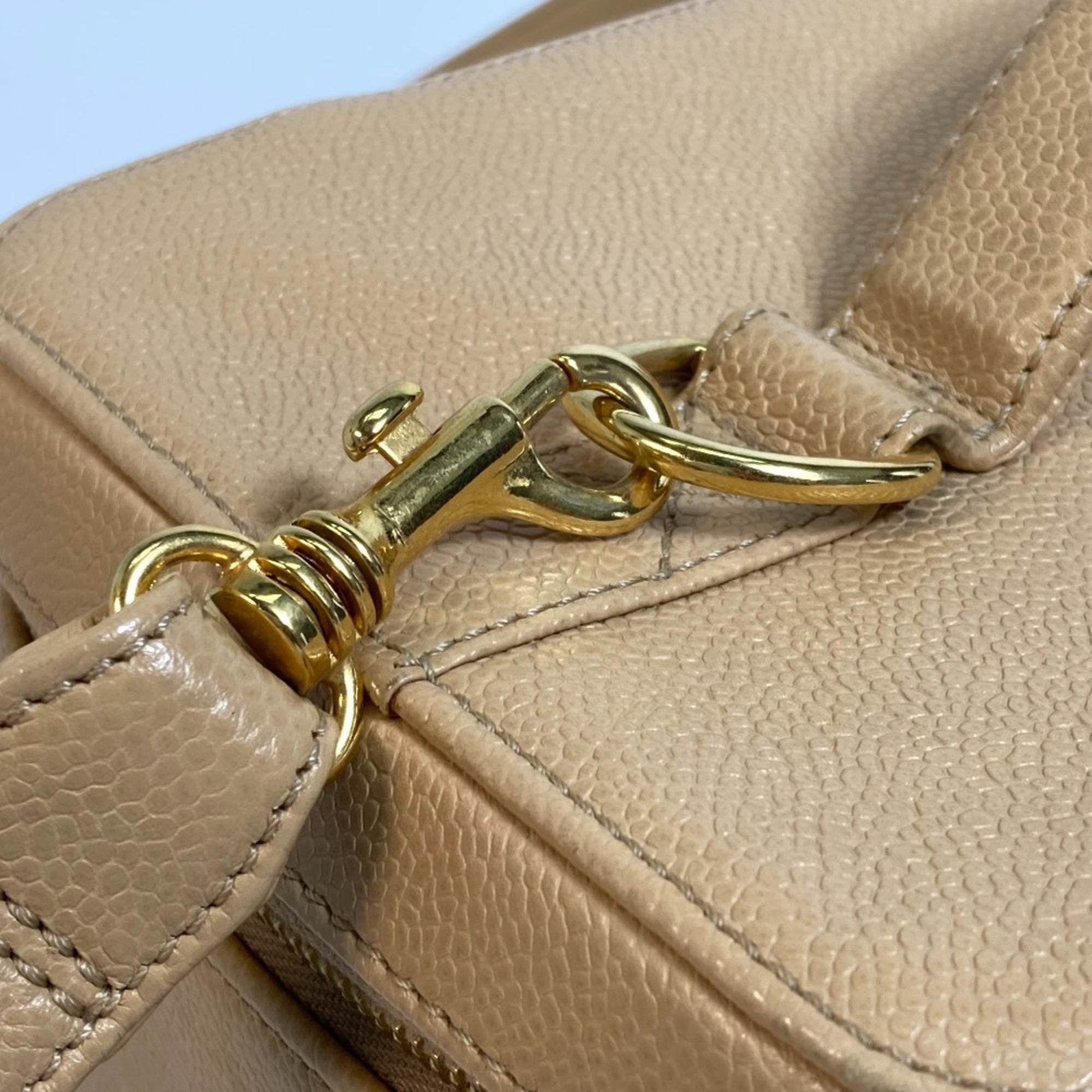 Chanel Beige Leather Shoulder Bag (Pre-Owned)