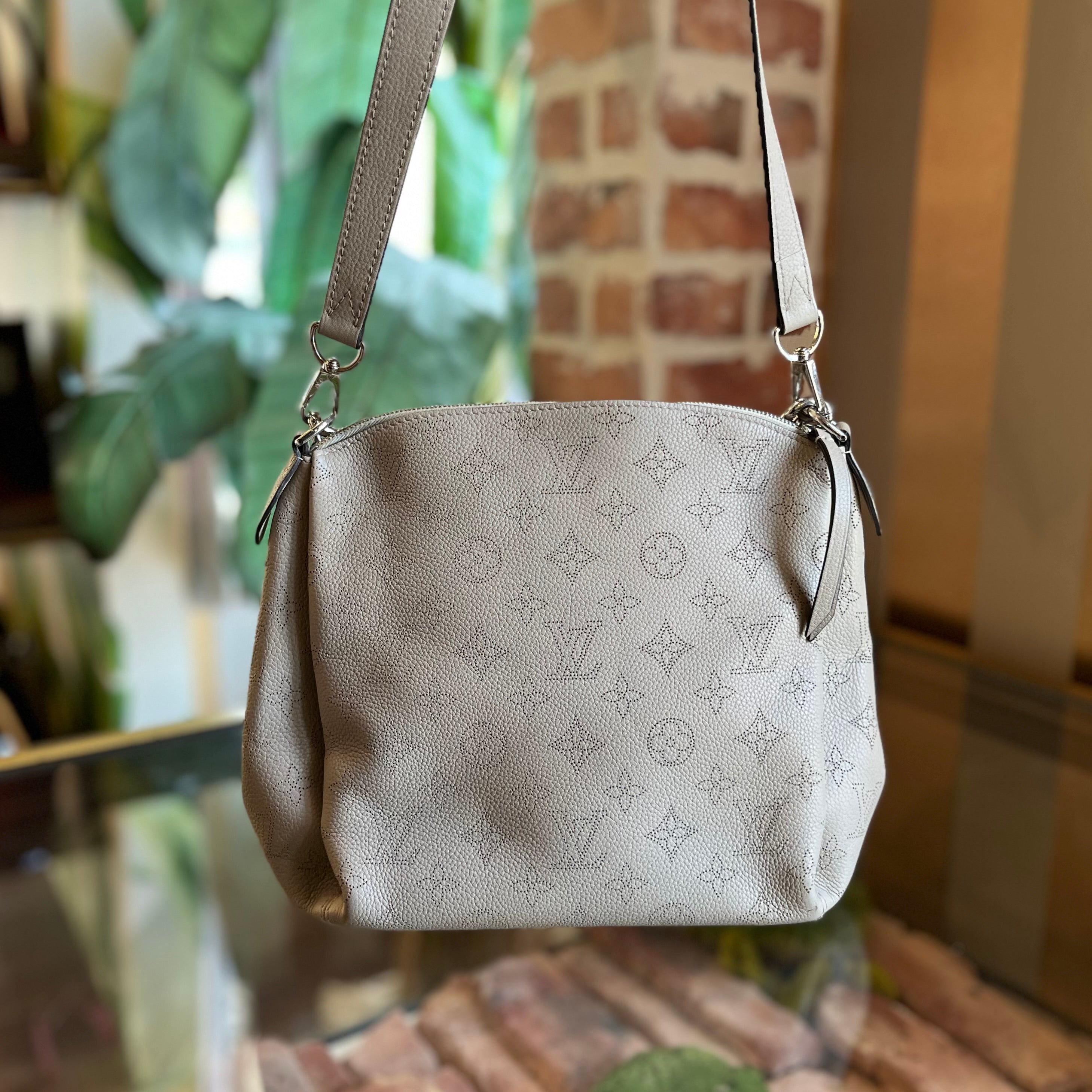 LOUIS VUITTON Babylone Chain BB Galet Monogram Mahina Leather Tote Bag