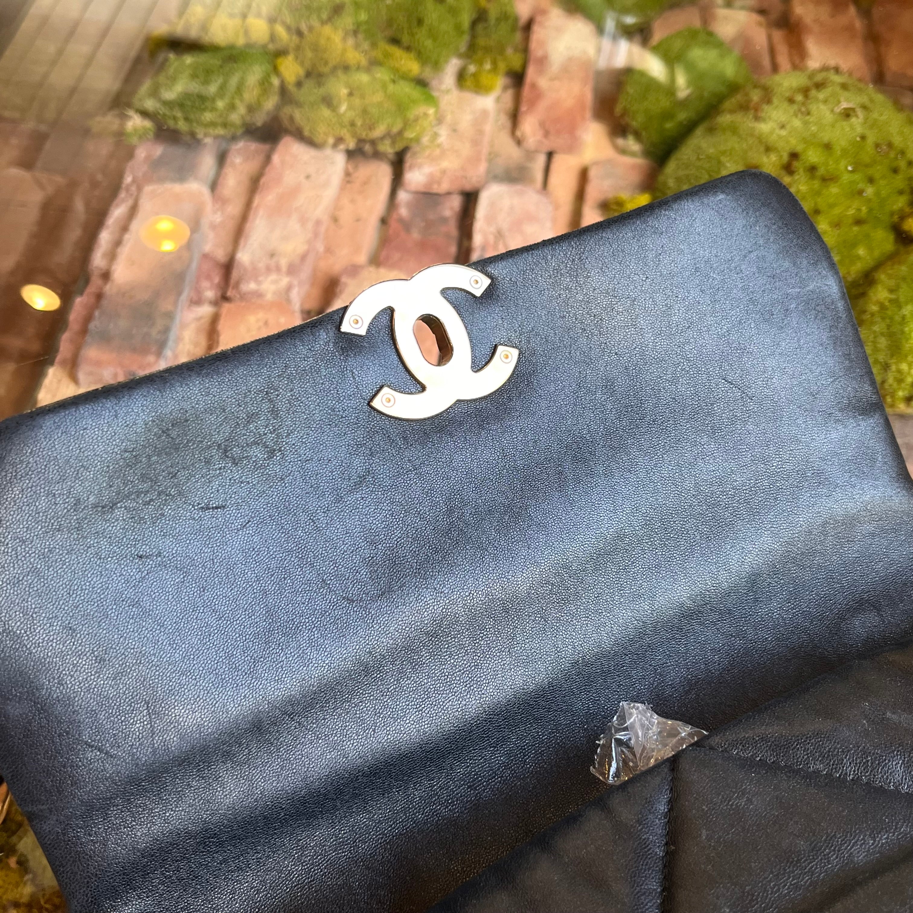 CHANEL 19 Medium Black Quilted Goatskin Shoulder Bag
