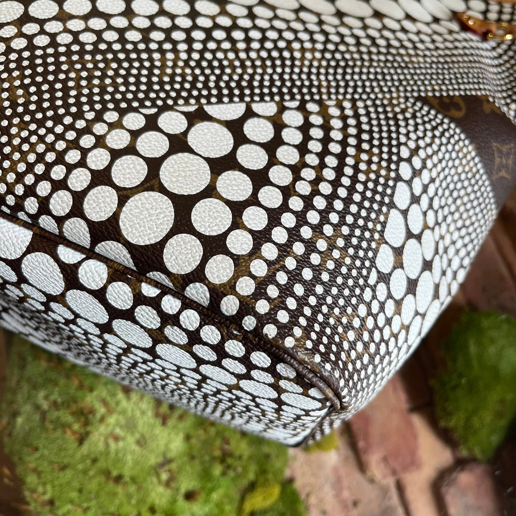 LOUIS VUITTON Neverfull MM Yayoi Kusama Infinity Dots Monogram Canvas Tote
