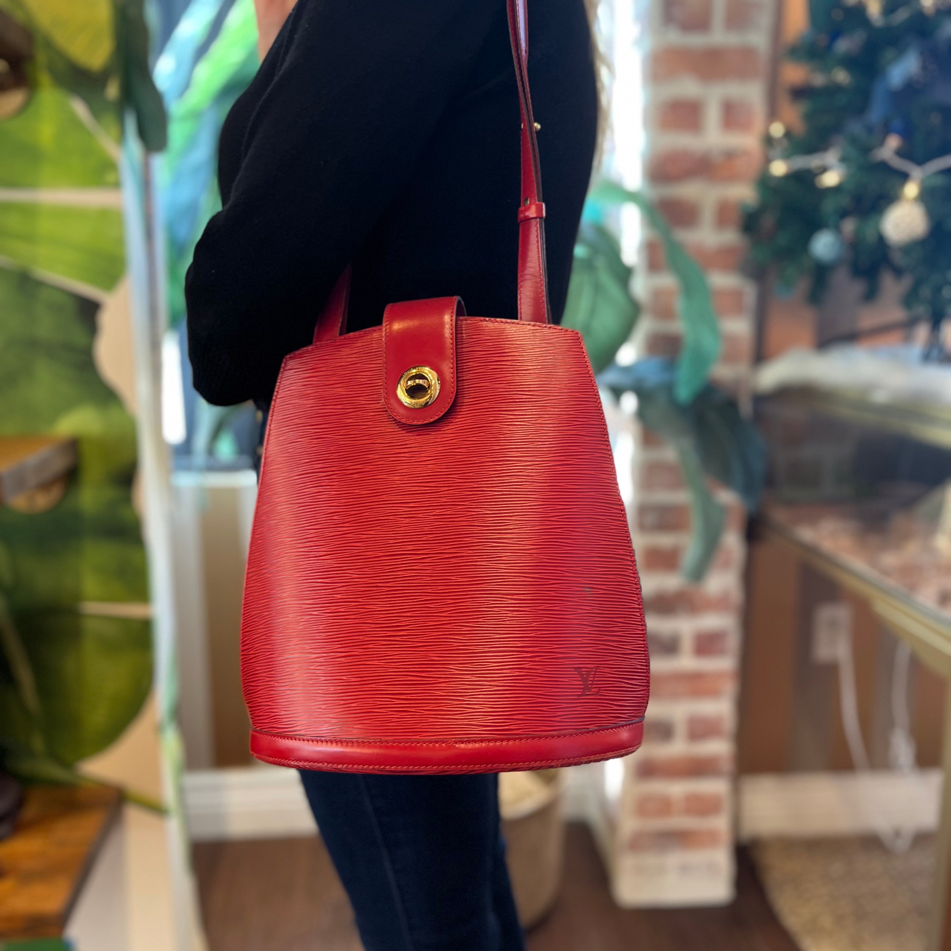 LOUIS VUITTON Cluny Castillan Red Epi Leather Bucket Bag
