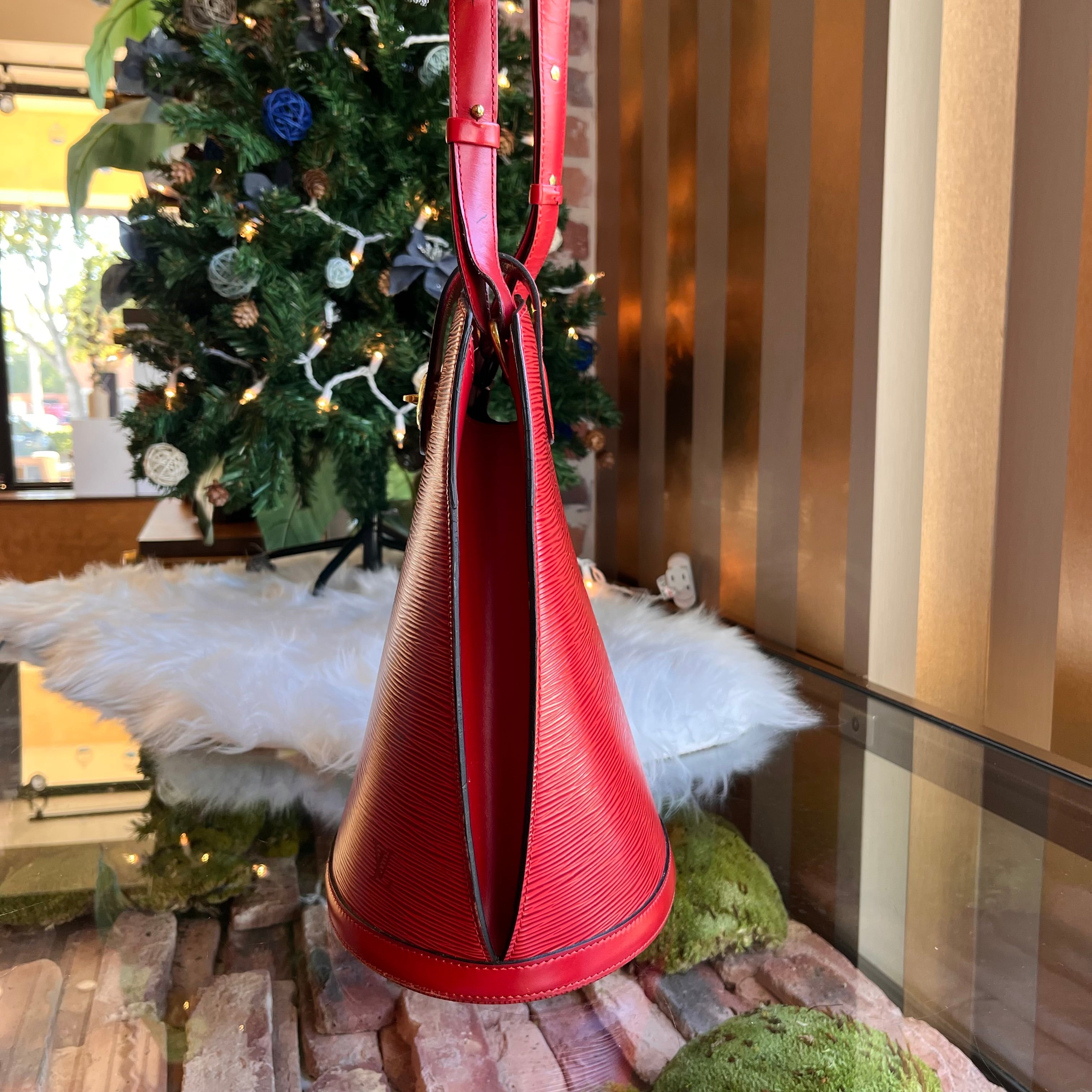 LOUIS VUITTON Cluny Castillan Red Epi Leather Bucket Bag