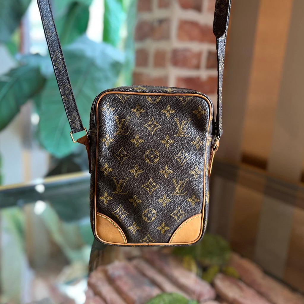 LOUIS VUITTON Amazone Brown Monogram Canvas Crossbody