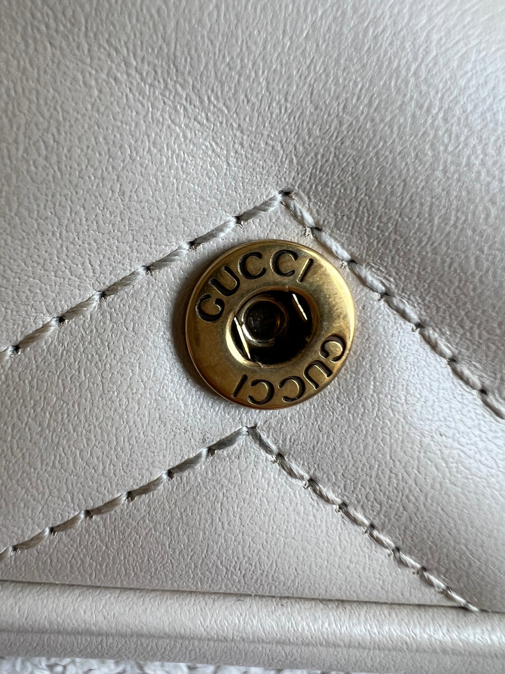 Gucci GG White Marmont Super Mini Shoulder Bag (RRP £985)